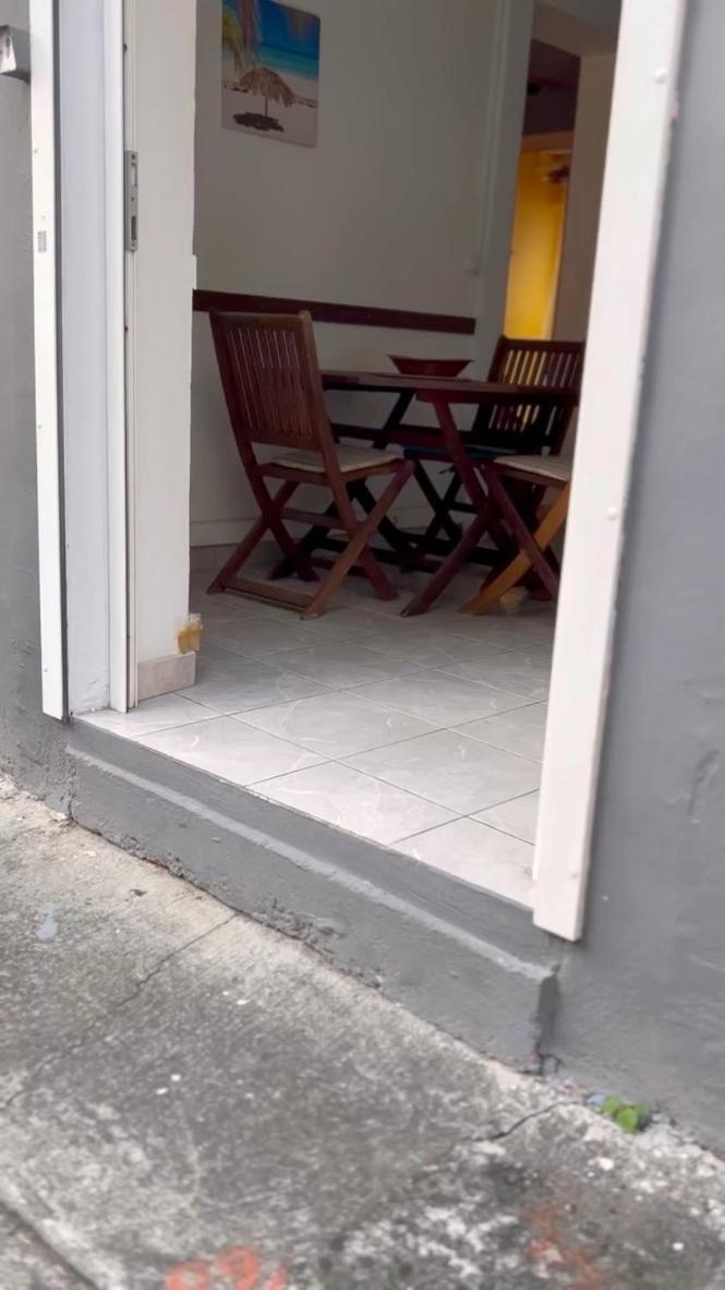Le Cocon De Lollita Lägenhet Sainte-Anne  Exteriör bild